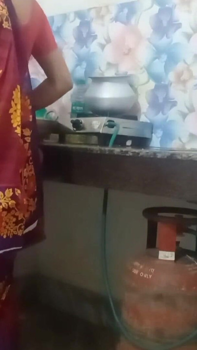 Uzbudljiv trenutak iz "Bhabhi ko kitchen pe chuda"
