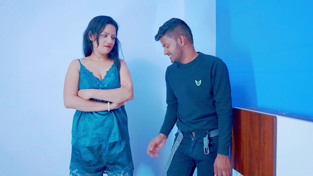 Sexy bhabhi caught her devar while he was masturbating with her bra