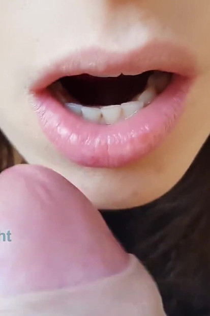 18 Old Year Brunette Gives a Blowjob and Swallows Cum in Park