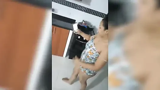 Ich habe ein Kit gekauft, um ihre nägel für meine stiefschwester zu machen, und sie ist sehr glücklich, aber ich sagte ihr, sie soll mich dafür bezahlen, indem sie mich zu einem porno-video macht