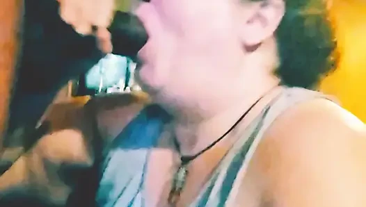 Üvey anne her zaman bir şey aramak için bodruma boşalıyor