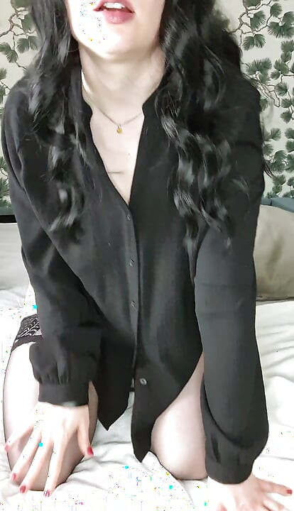 我只是在試穿我的新衣服。你怎麼看...你喜歡嗎？