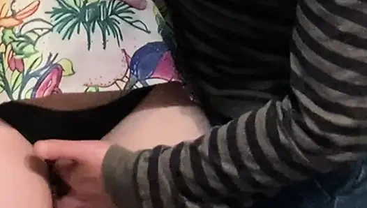 OMG! Cewek ini ngebiarkan aku ngusap memeknya yang aduhai