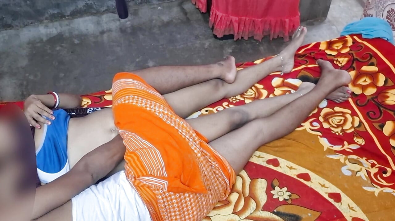 Indian desi chubby wife giving handjob
