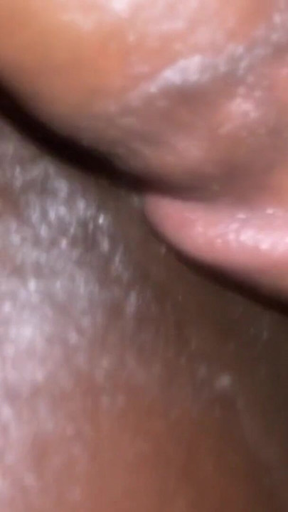 オイリーエボニーグラインドセッション ゆっくり濡れたクローズアップアクション | クリップ 2