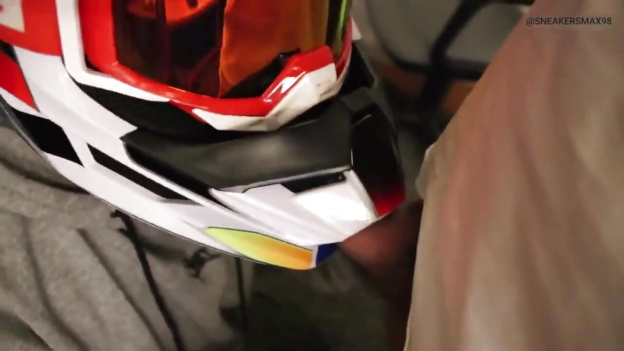 Gearhead σε Mxhelmet πιπιλίζει πούτσα