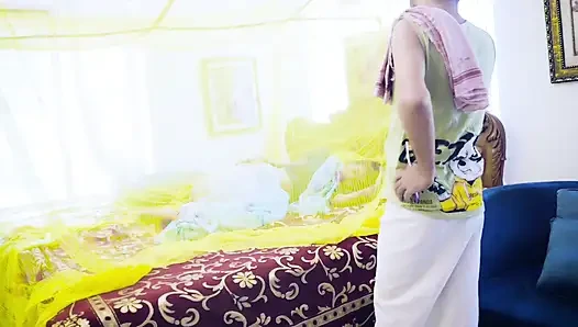 Bhabhi ki soteli bahin ko jabbar dasti room me pakad ke choda