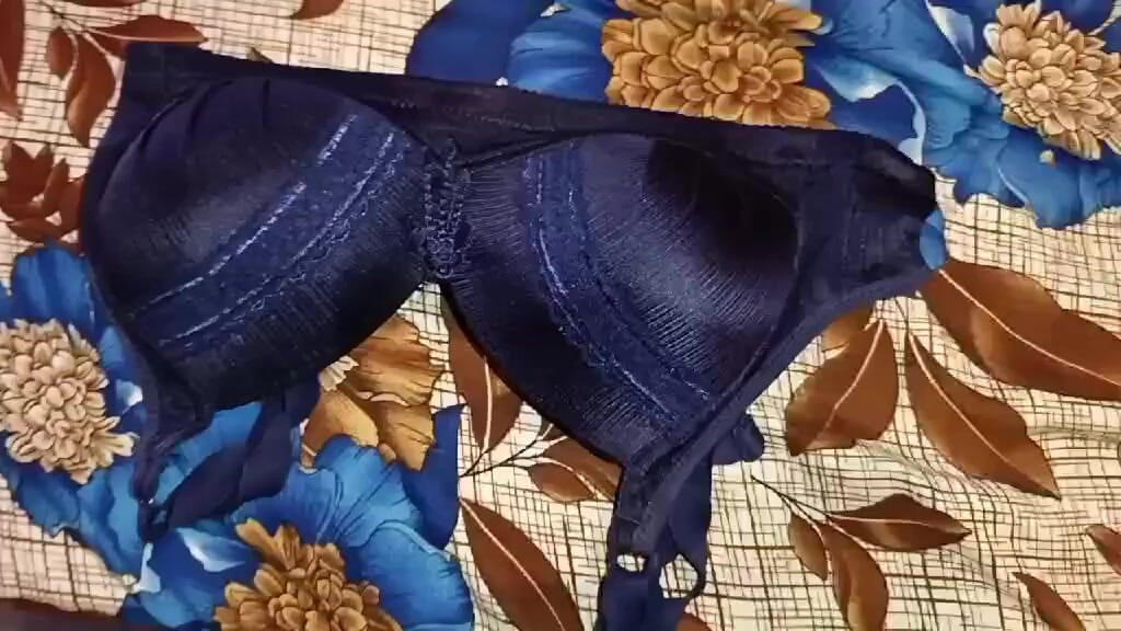 Jerking on stepmoms bra