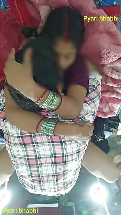 Desi fru Ki högt hindi ljud