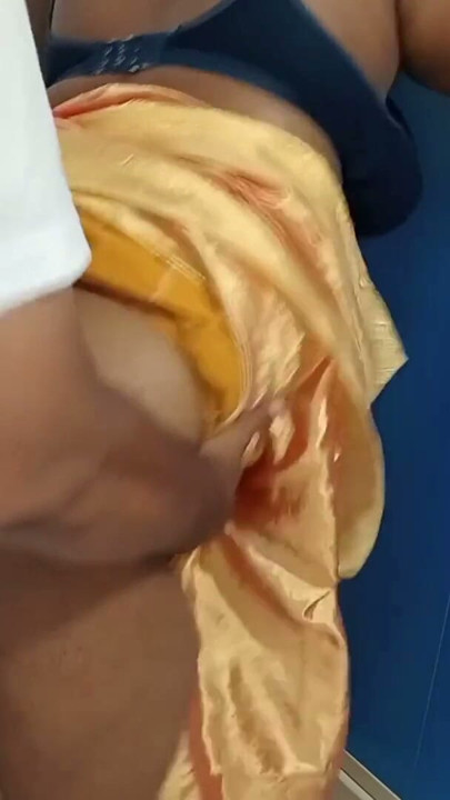 그녀의 배다른 아들 앞에서 치티 드레스 변경 그는 빠른 섹스와 자지 빠는 활용 | 클립 1
