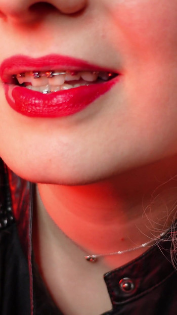 Spectacular moment from "ASMR lipstick process"