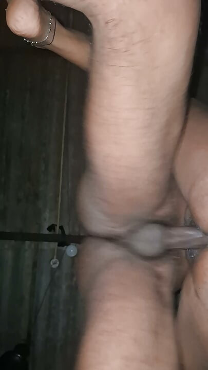 Mi marido y su mejor amigo me follan