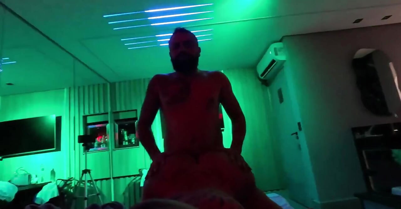Üçlü sürtük Nicoly'nin amını yalarken bebeğin götünü parçaladım!