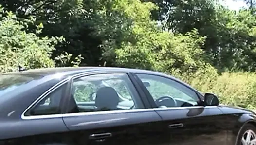 Sesi piknik di taman berujung seks foursome yang luar biasa