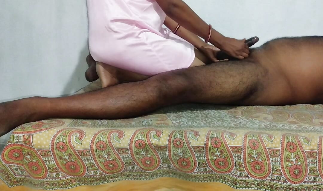 Kaamwali ko bed pe sula ke boor choda aur pani nikala