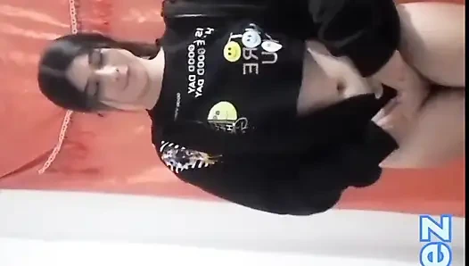 Дай мне свое молоко и трахни меня жестко, пока никто не смотрит