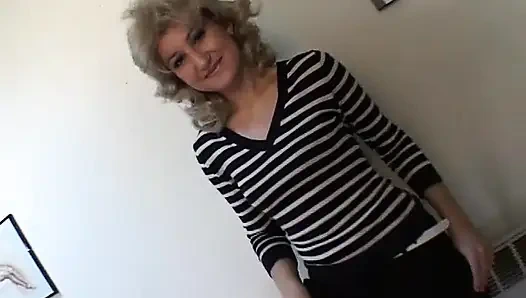 Linas erstes mal nackt