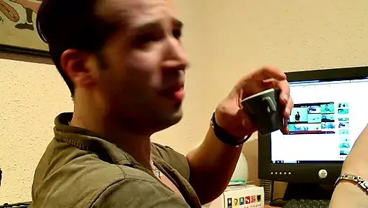 Amatir menantikan pemotretan porno pertamanya4