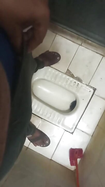 Индийский паренек-гей трахает киску