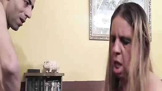 Olgun Bir Kişi Bile Cuckold Kocasının Önünde Sevişiyor