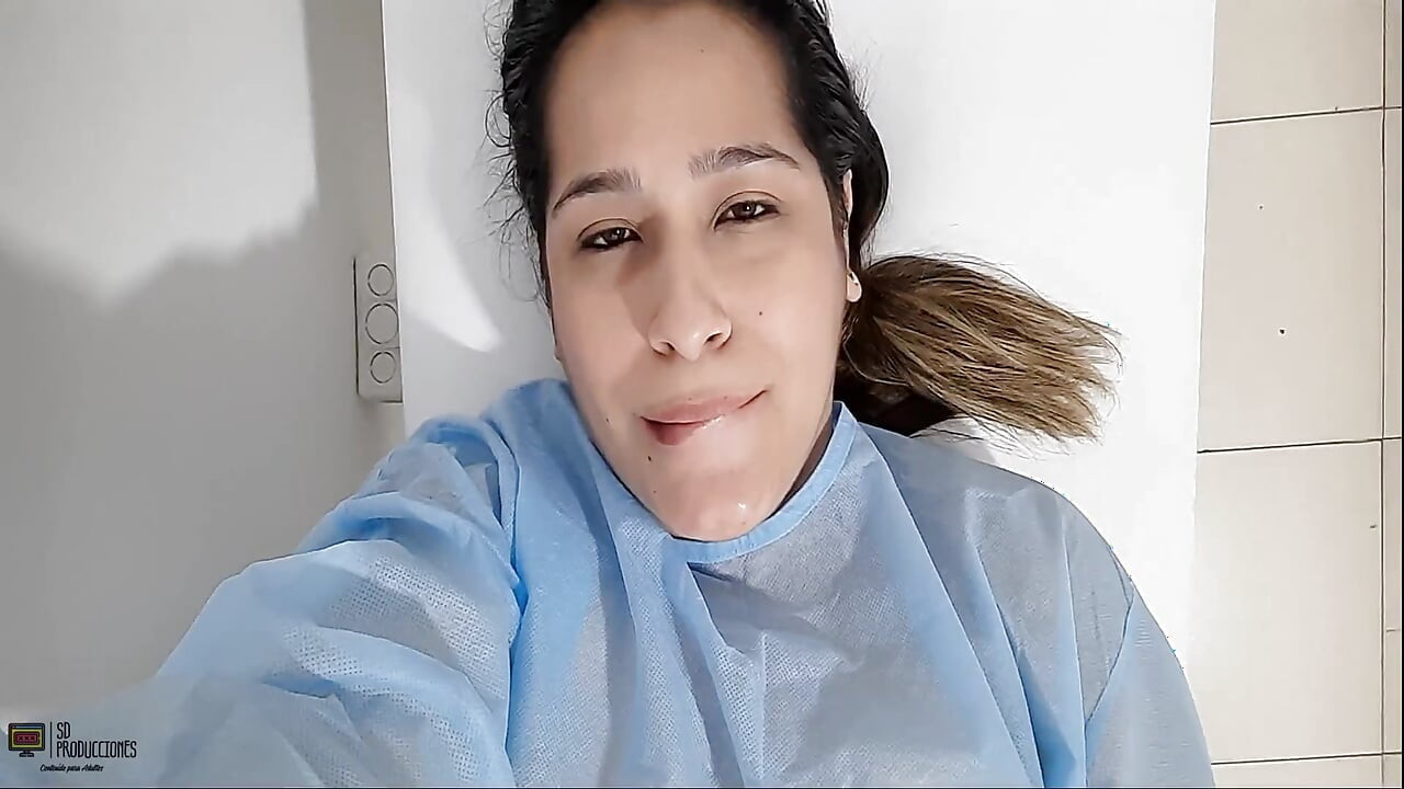 Τα δάχτυλά μου δεν είναι αρκετά, το μουνί μου θέλει να νιώσει περισσότερο, γιατρέ έλα να με αγγίξεις ξανά-πορνό στα ισπανικά