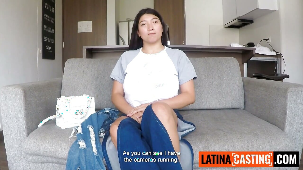 Cô LATINA gốc Á vú to này muốn giàu... cô ấy để tôi địt thô bạo các lỗ của cô ấy để có việc