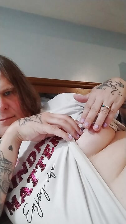 Time to invite you into my bedroom for a little close-up look at what I do when I'm all alone