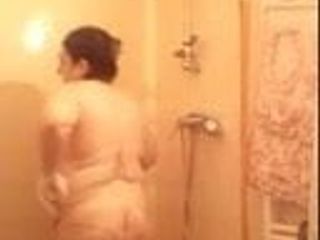 Viber 7로 샤워하는 핫한 뚱뚱한 미녀