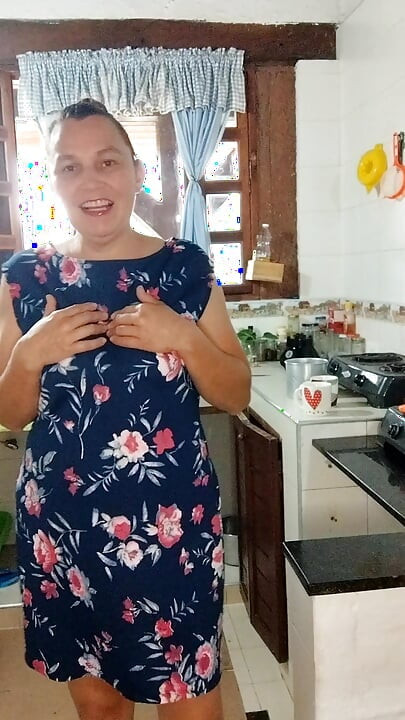 Svobodná matka masturbuje prsty