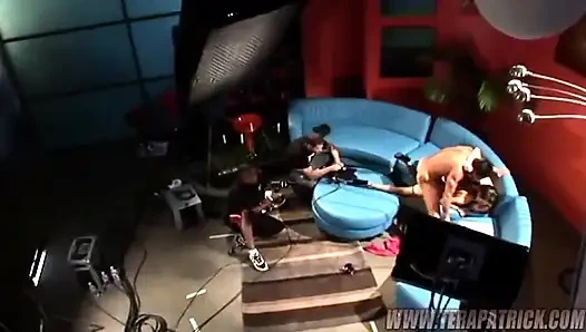 Broken: Sasha Grey, Jenna Haze, Victoria Sin, Kayla Paige, Lisa Daniels, Tommy Gunn'ın yer aldığı sahne 2c