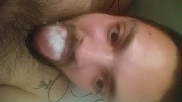 Hunk cumming in own mouth