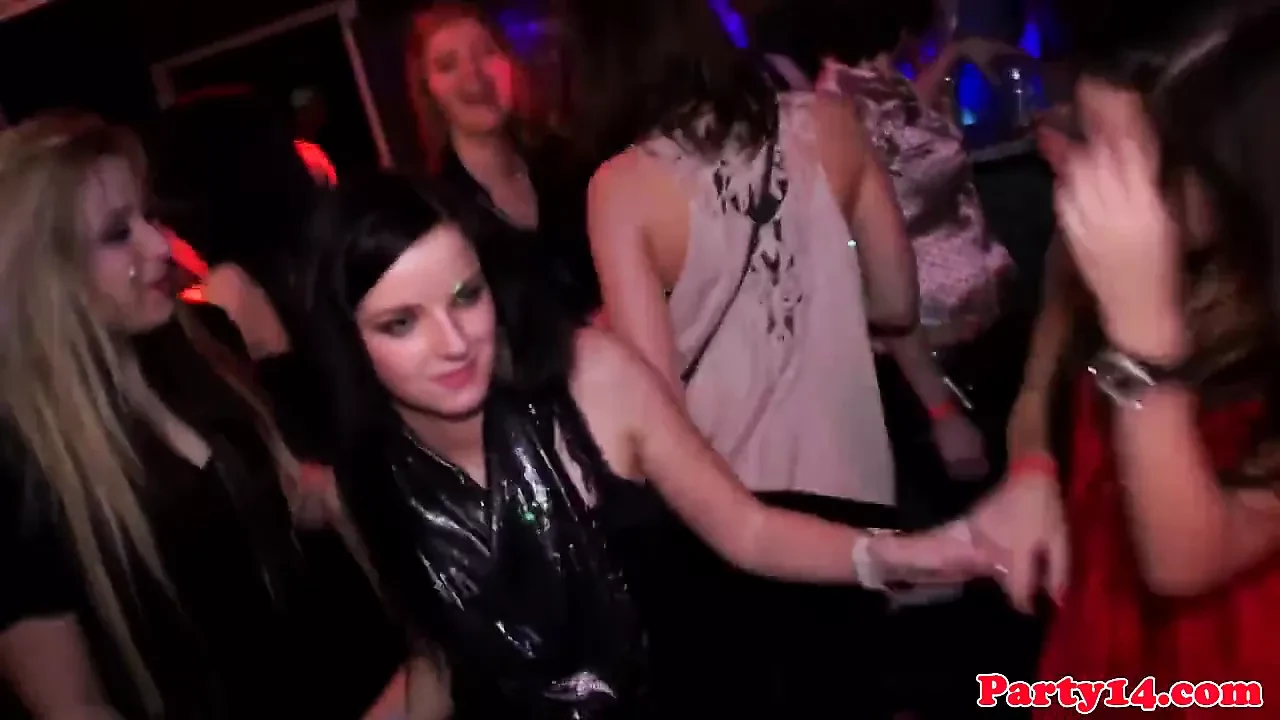 Real amateur cocksucking at party