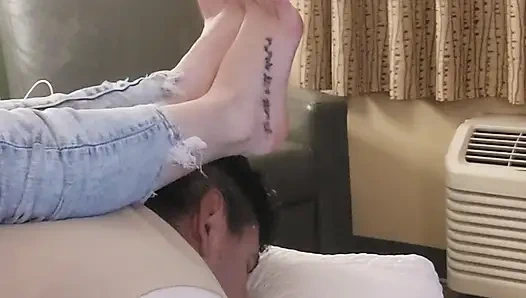 Kaki cantik dewi yessi