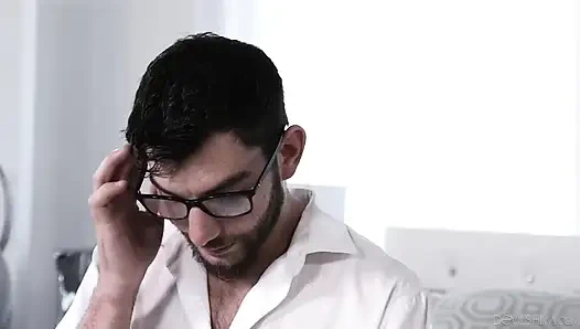 Devils filmi - seksi evli kadın kocası ve orta yaşlı seksi sahibesiyle üçlü seks yapıyor