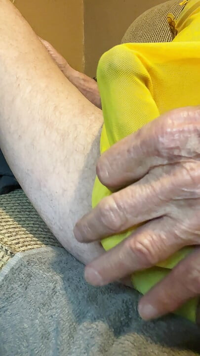 पीली नाइटी!