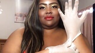 Trina checkt dickdarm und arschloch ihres sissy-boys mit latexhandschuhen