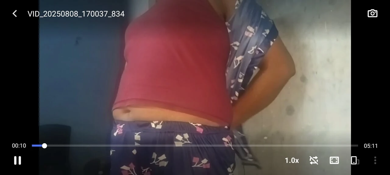 Hintli karım sevimli videoya yakın çekim