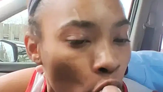 Cewek mungil kulit hitam disumpal sama besar pria kulit putih