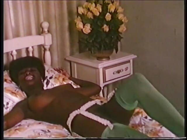 Retro Ebony Pornstar Sissy Roscoe Shows Her Gorgeous Naked Body