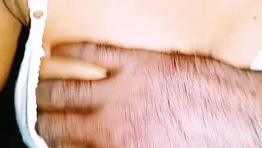 Desi diam-diam bercinta.