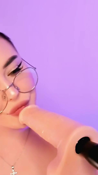 Submissive girl with a drooly mouth wants to make you cum - Dragana Loncar | Clip 2