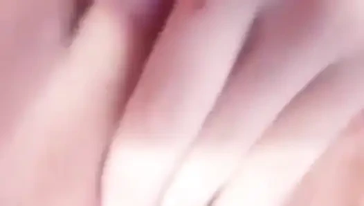 Ibu-ibu sange lagi asik masturbasi sambil bersenang-senang