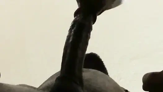 Глубокая глотка крупным планом