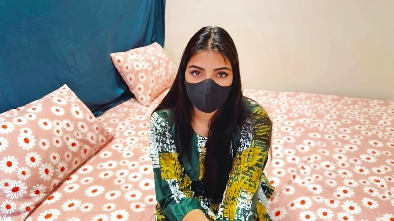 Sozinha em casa com meia-irmã
