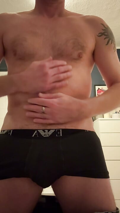 Strip tease, tata chce, żeby mu wyruchano dupkę