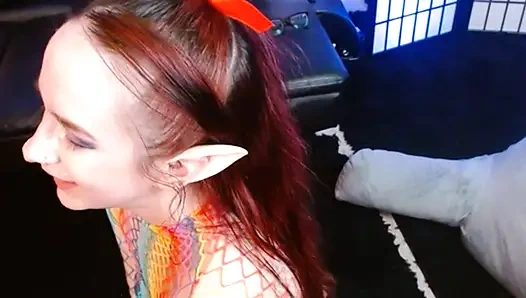 Эльфа получает сперму на лицо