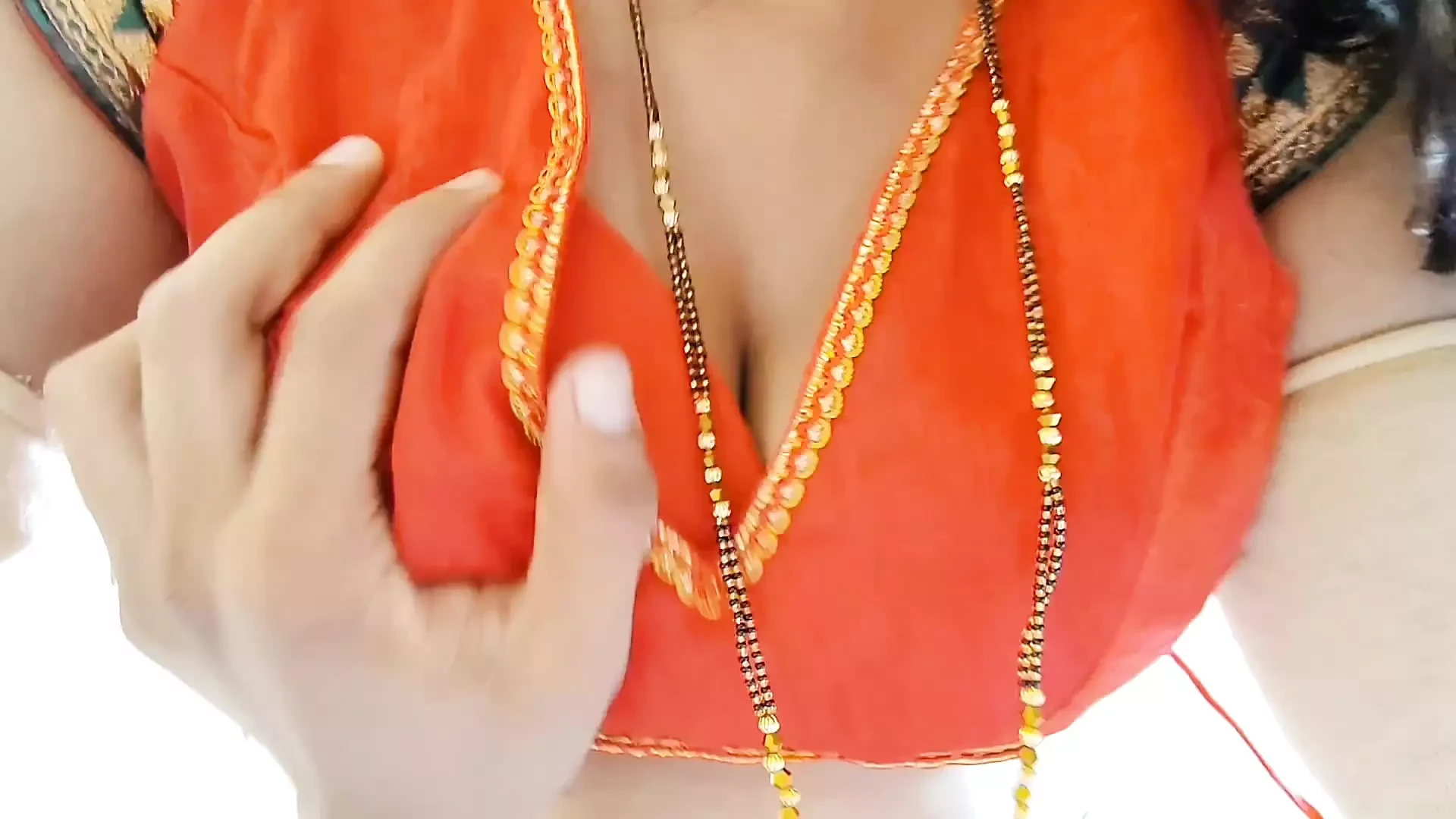 Zgodna seksi indijska sobarica kanta se jako jako jebe sa šefom
