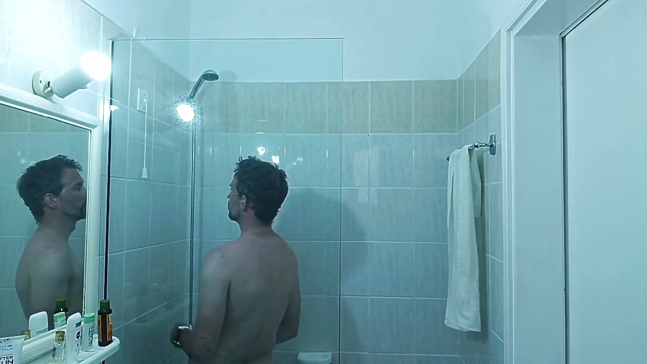 Saya sendirian di kamar mandi, si kecil tertangkap!