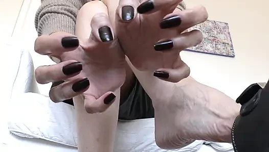 Koyu tırnaklar ve parlak bacaklar bölüm 2, Lady Victoria Valente