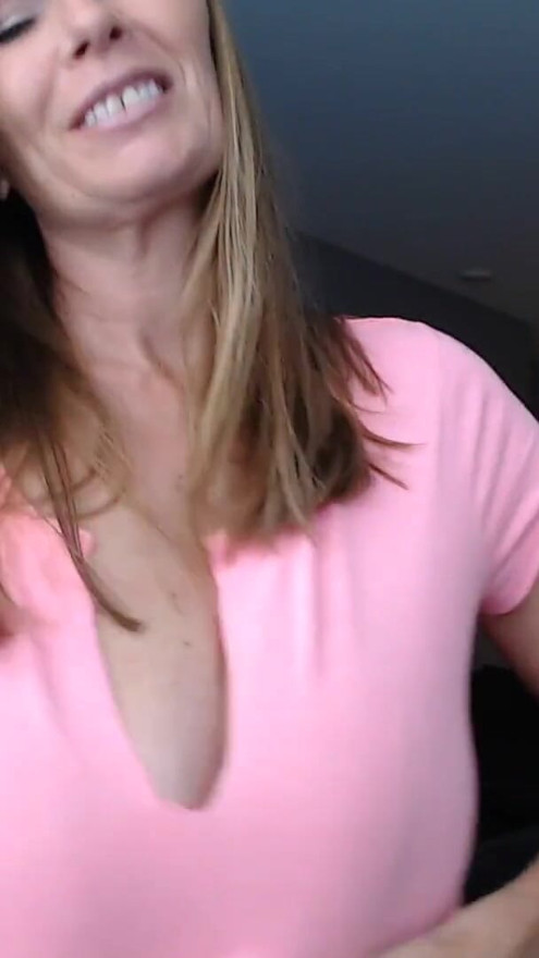 Bouncing around and doing a titty tease.. music makes me happyyyy | Clip 1